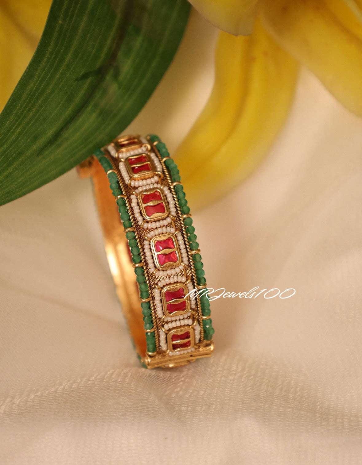 Maharani Gleam – Luxurious Heritage Gemstone Bangle (Openable)